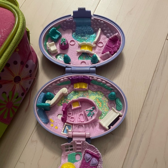 VINTAGE POLLY POCKET DOLL HOUSE🍯💋 - Picture 1 of 2